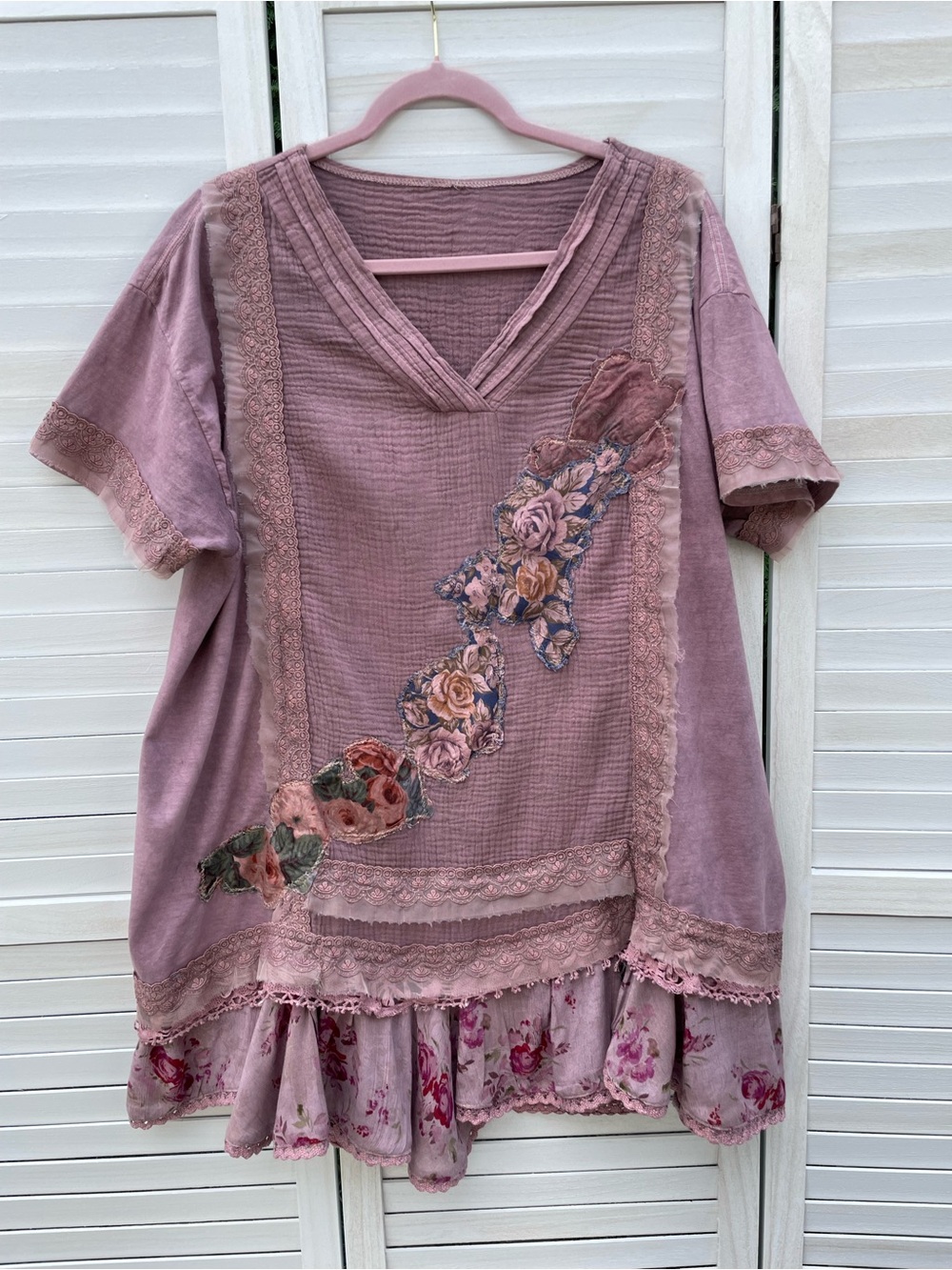 Boho Rose Patches V-Neck Tunic in Dusty Mauve 1X 2X Flowy